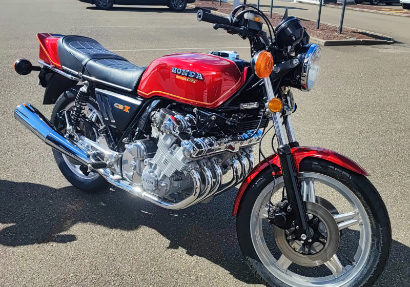 Photo récente de l'actuel Honda CBX de Frédéric, même modèle qu'il a vendu à l'époque