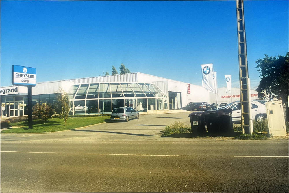 Photo de la concession BMW à Laval en 1998