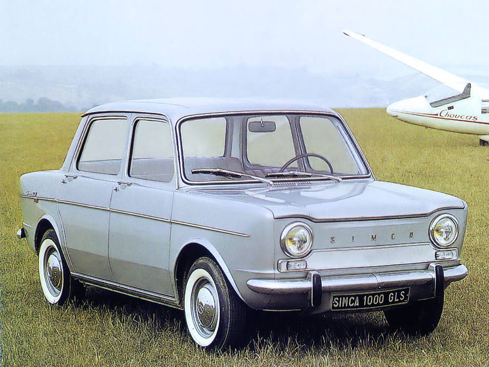 Simca 1000 GLS dans un champs